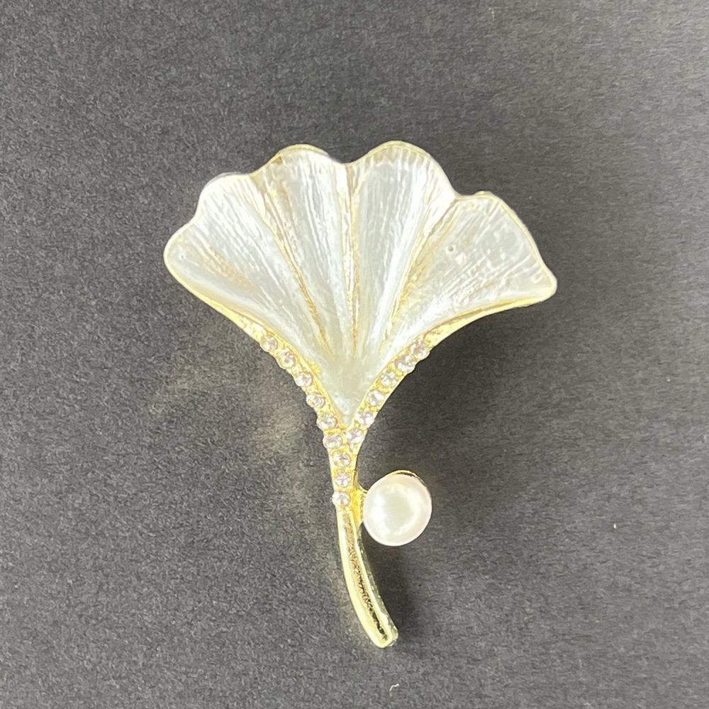 NIB | Handmade | Genuine Freshwater Pearl Pin Brooch